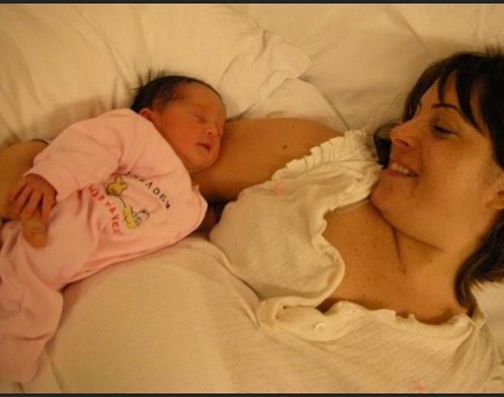 Demet Özdemir takipçilerini geçmişe götürdü (Ünlülerin çocukluk ve gençlik halleri) 153