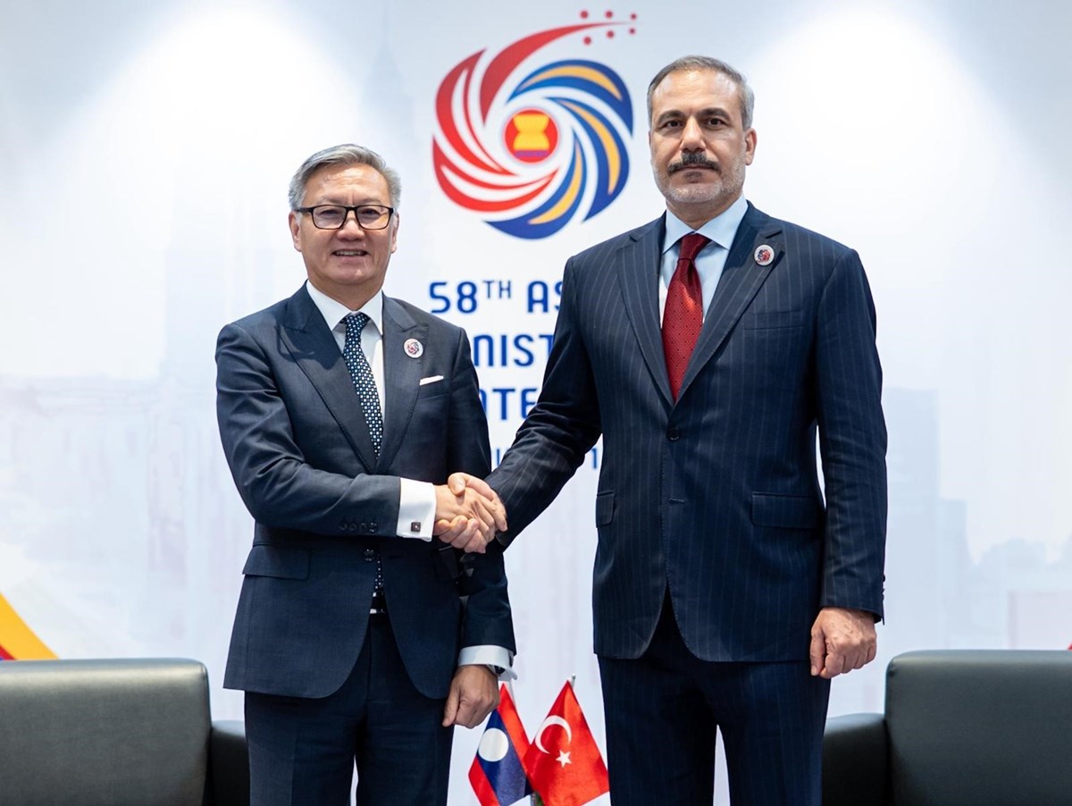 Bakan Fidan ve Laoslu mevkidalı Phomvihane Bakan Fidan ve Laoslu mevkidalı Phomvihane