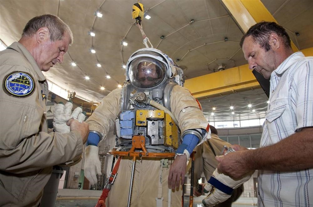 Какие профессии в космосе. Профессии Космонавтов на МКС. Профессия - космонавт. Профессии космоса для дошкольников.