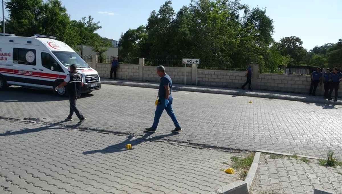 Husumetlisini hastane otoparkında başından vurdu Husumetlisini hastane otoparkında başından vurdu