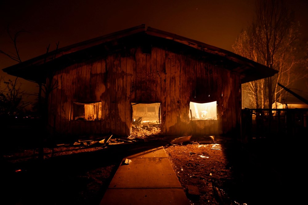 ABD'nin California eyaletindeki yangında bir kasaba yok oldu - 7