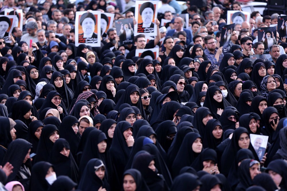 İran Reisi'nin yasını tutuyor - 24