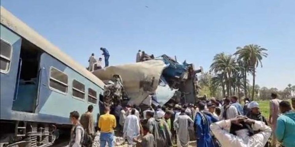 SON DAKİKA HABERİ: Mısır'da iki tren çarpıştı: 32 ölü, 66 yaralı - 1