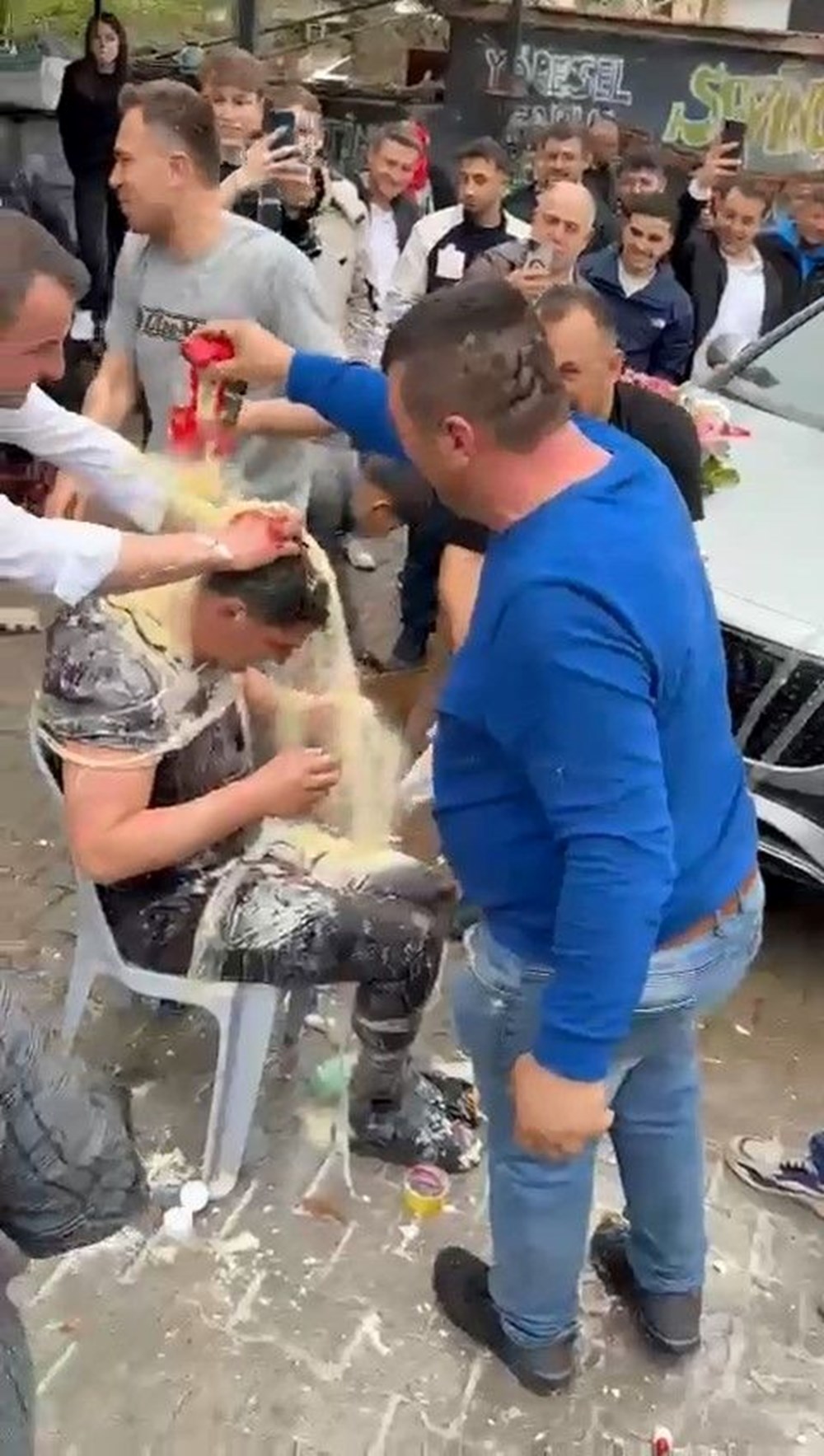 Sandalyeye Bağlı Gelin Damat Kabusu: Ketçaplı, Mayonezli, Yumurtalı Azap! 72 V8bFNkDUS0GzNIjKQvLwNw