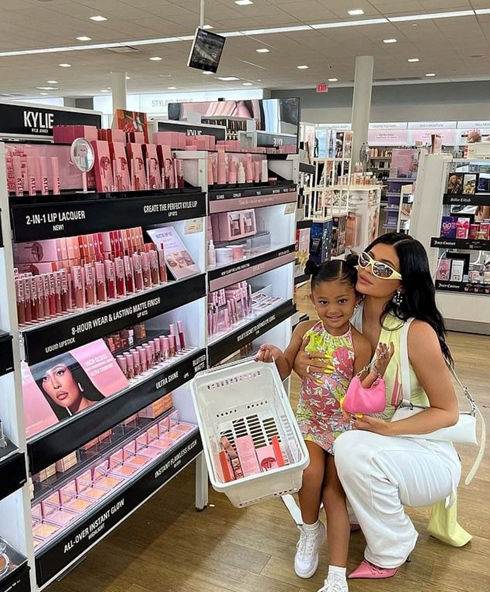 Kylie Jenner milyar dolarlık kozmetik imparatorluğuna yeni marka ekledi - 4