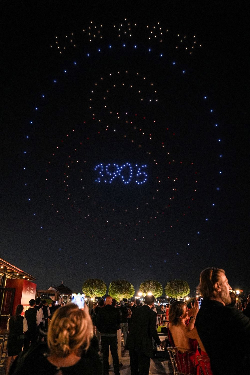 Galatasaray'ın kutlamasında Acun Ilıcalı ve Mourinho'ya olay gönderme: "Büyük geliyoruz" 75 V9DGuZVFzU 3rNr9i5eCVA