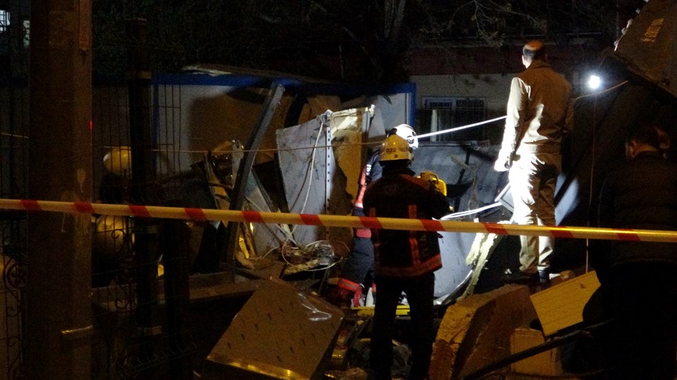 Malatya'da bomba gibi patlayan konteyner halkı sokağa döktü - 1