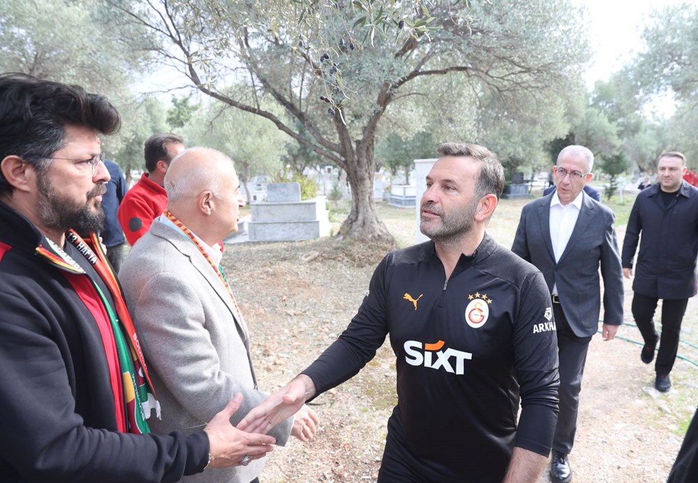 Galatasaray'dan Yiğit Kurt'un mezarına ziyaret 1 Galatasaray'dan Yiğit Kurt'un mezarına ziyaret - 1