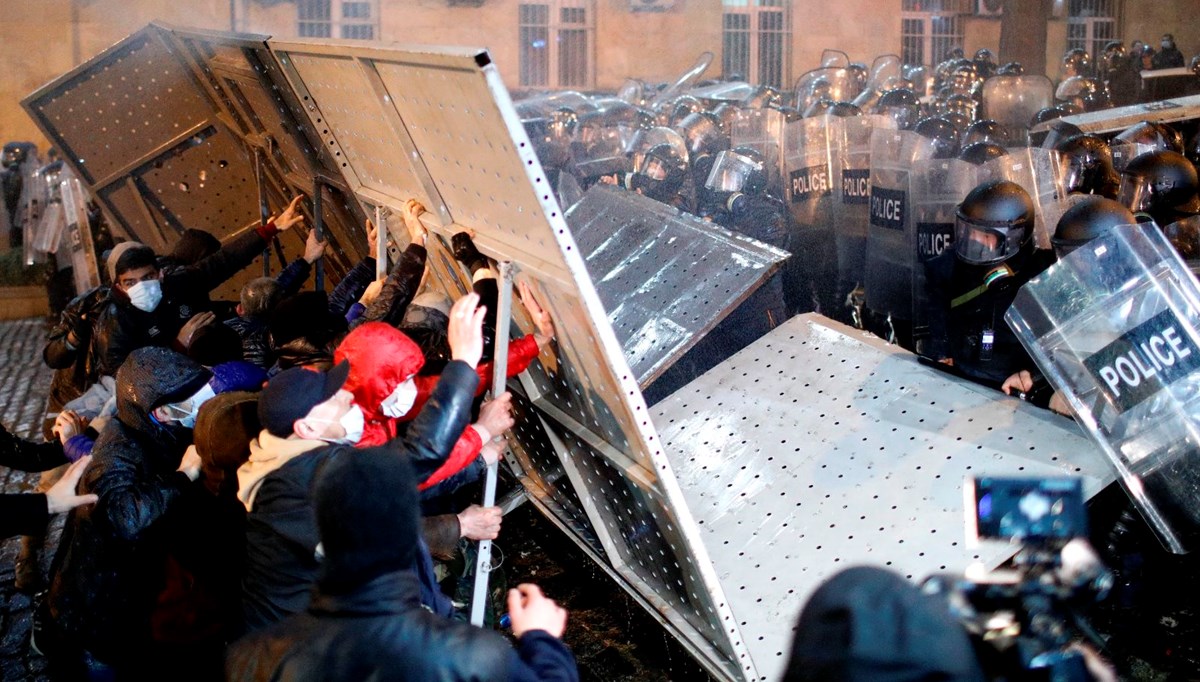 Gürcistan'da protestolar devam edi̇yor