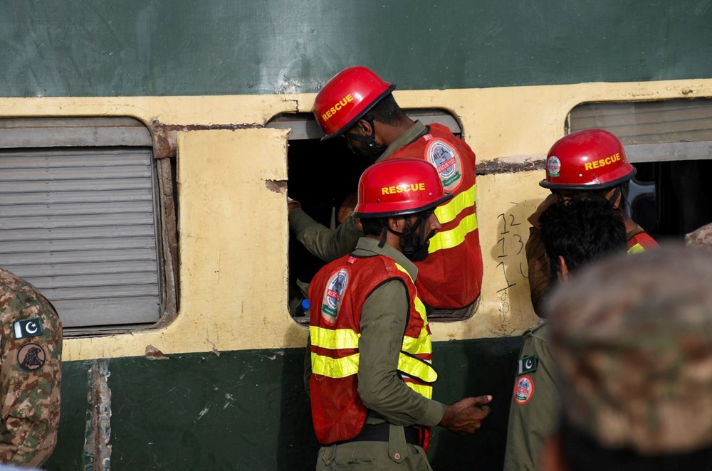 Pakistan'da tren faciası: En az 30 ölü, 90'dan fazla yaralı - 13