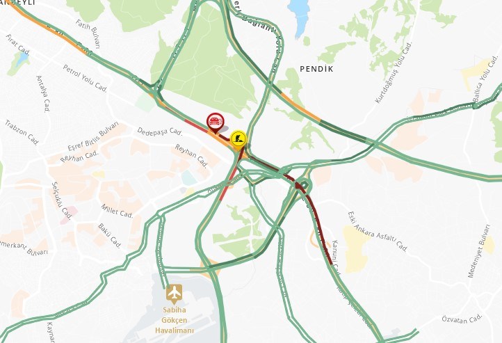 Kaza nedeniyle bölgede trafik yoğunluğu yaşanıyor