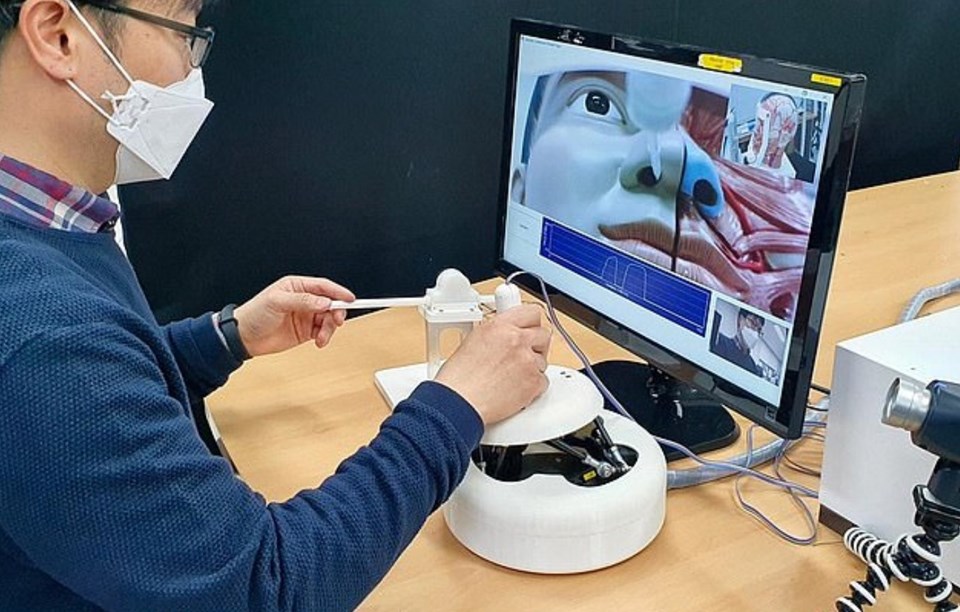 Güney Koreliler’den corona virüs testi için temassız robot - 1