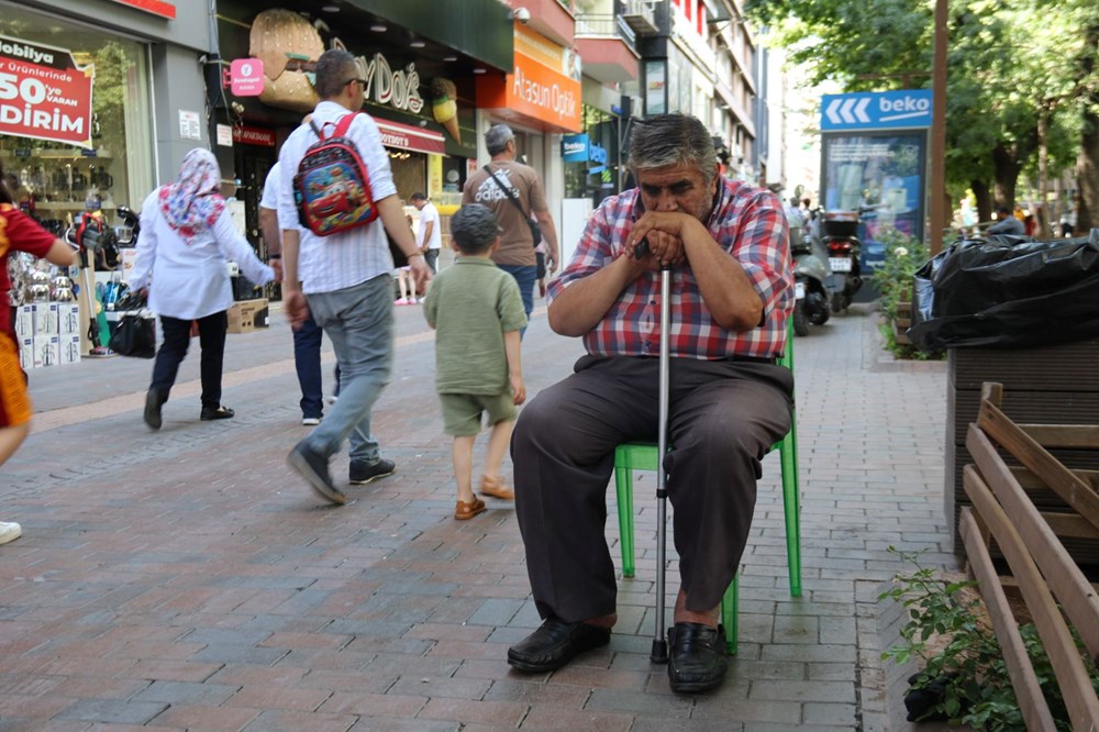 36 yıldır ayakta uyuyor! "Herkes yattıktan sonra çocuk gibi ağlıyorum" - 5