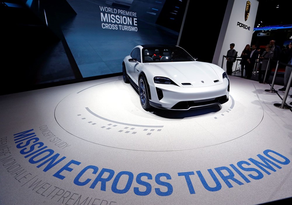 Elektro-mobilitenin en çekici formu: Porsche Mission E Cross Turismo - 1