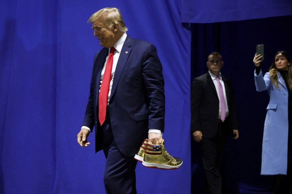 Trump'tan ilginç seçim kampanyası: Ayakkabı ve parfüm satışına başladı - 5