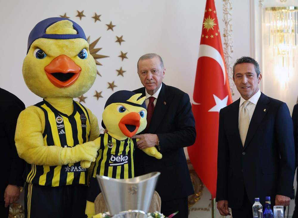 Cumhurbaşkanı Erdoğan, Fenerbahçe Beko'yu kabul etti: Nigel Hayes-Davis'ten forma hediyesi - 5