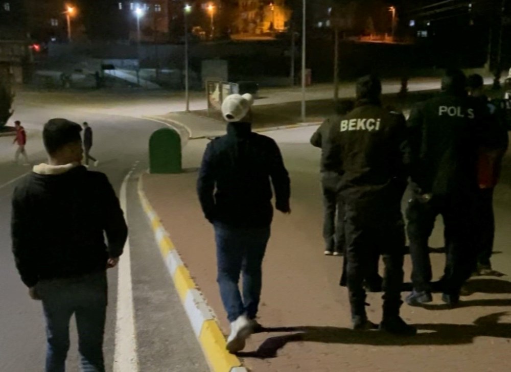 Asker eğlencesi sopalı kavgaya dönüştü, takviye ekip kavgayı güçlükle önledi - 4