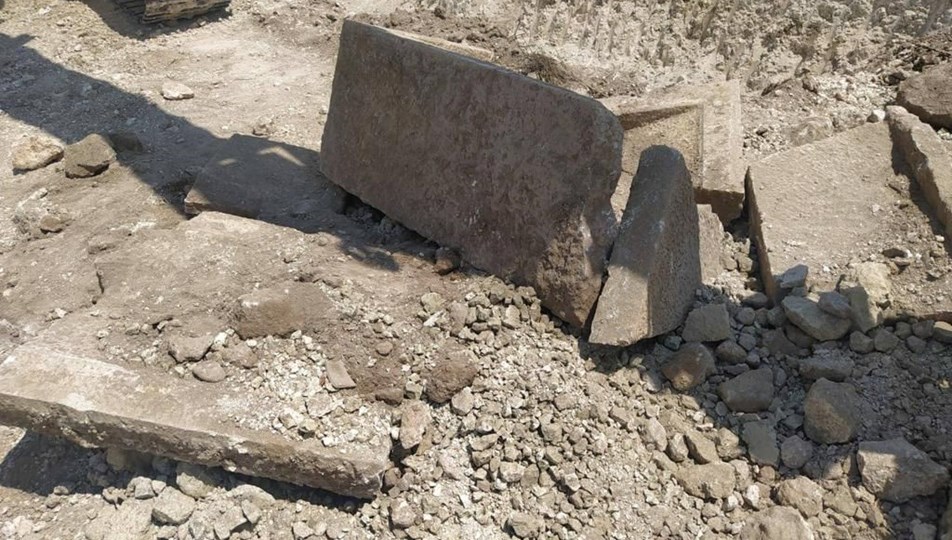 Afyonkarahisar'da temel kazısında lahit bulundu