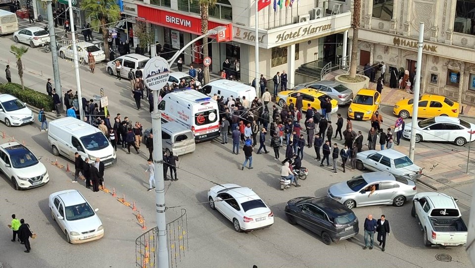 Cadde ortasında satırlı sinir krizi - 1