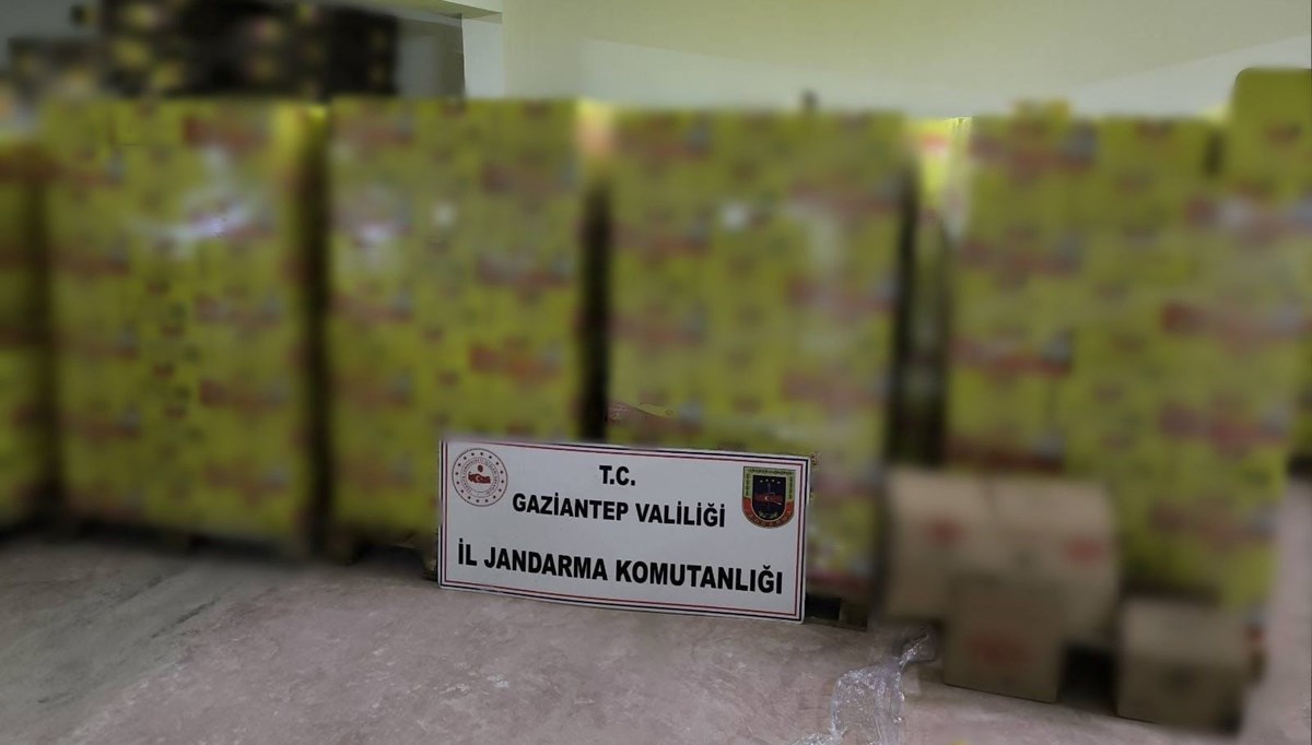 Gaziantep'te jandarmadan operasyon: 1,5 milyon liralık sahte tavuk bulyon yakalandı Gaziantep'te jandarmadan operasyon: 1,5 milyon liralık sahte tavuk bulyon yakalandı