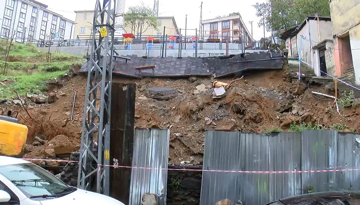 Eyüpsultan'da çocuk parkında heyelan Eyüpsultan'da çocuk parkında heyelan