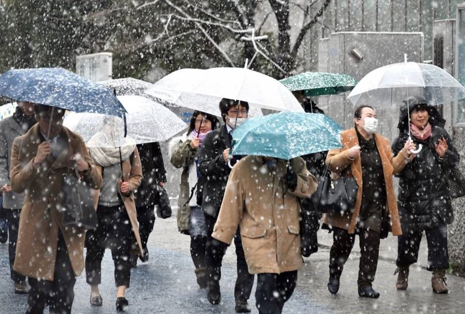 Japonya'da kar fırtınası trafiği felç etti - 1
