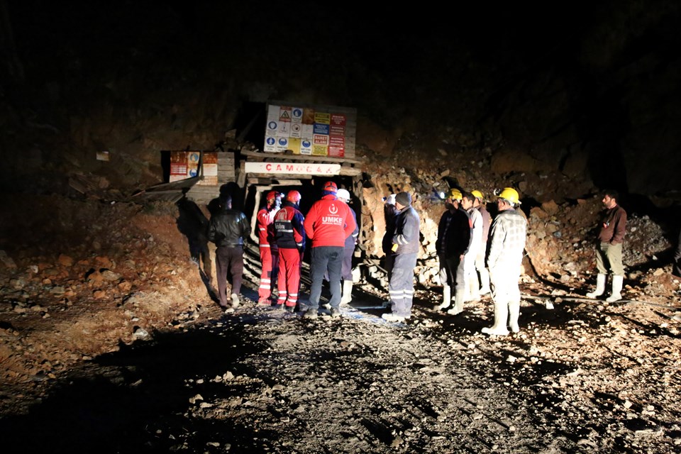 Madendeki göçükten 24 saatte kurtarıldı - 1