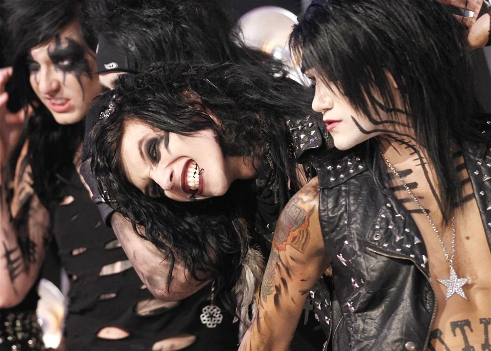 Энди и эшли. Black Veil Brides Энди и Эшли. Эшли Парди и Энди Бирсак. Джульет симс и Энди Бирсак. Black Veil Brides Энди и жена.