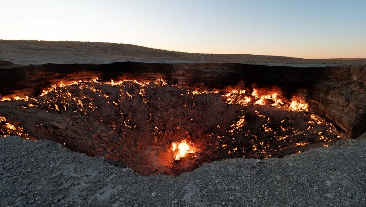 50 yıldır yanan dev krater söndürüldü