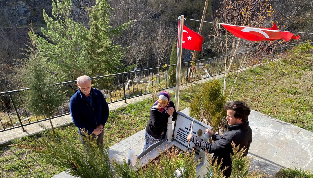 Necmettin öğretmensiz
sekizinci Öğretmenler Günü