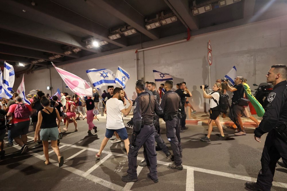 Netanyahu hükümeti karşıtı protestolara İsrail polisinden müdahale - 15