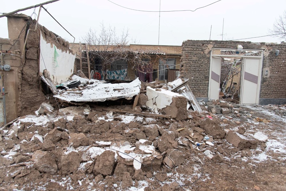 Türkiye'deki 7,4 şiddetindeki deprem Mısır'dan İran'a kadar çevre ülkeleri de vurdu: Yıkımın fotoğrafları - 9