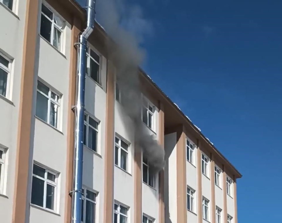 Van'da okulda yangın paniği: Öğrenciler tahliye edildi - 2