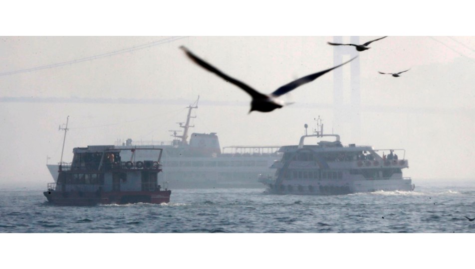 Istanbul Yogun Sis Bogaz Da Tum Vapur Seferleri Iptal Oldu Ntv