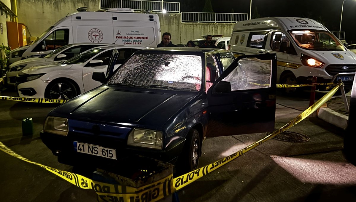 Eski kız arkadaşı ve ağabeyinin olduğu aracı kurşunladı: 2 yaralı Eski kız arkadaşı ve ağabeyinin olduğu aracı kurşunladı: 2 yaralı