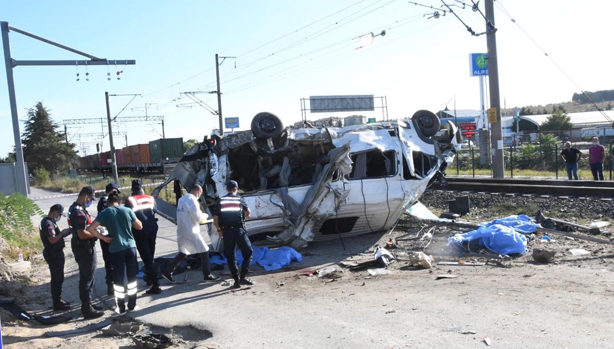 Trenin çarptığı minibüste 7 kişinin ölümünde şoför asli kusurlu