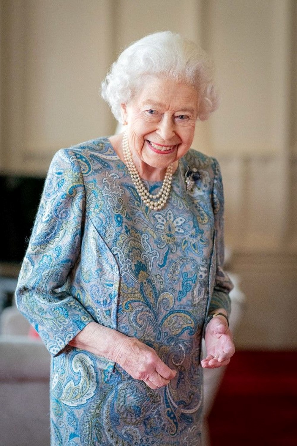 96 yaşına giren Kraliçe Elizabeth bastonu attı - 3