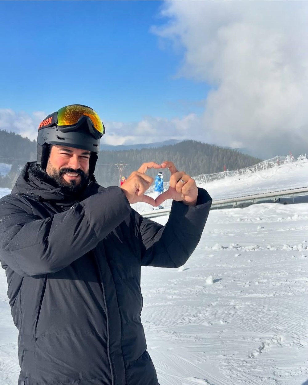 Fahriye Evcen ile Burak Özçivit kayak tatilinde: Nasıl olduğunu anlamadım - 1