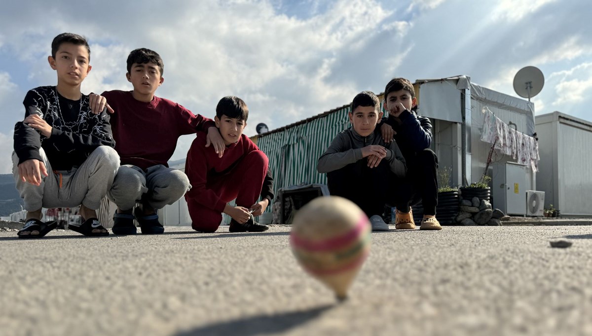 Deprem felaketinin birinci yılı | Konteyner kentte çocuk olmak Deprem felaketinin birinci yılı | Konteyner kentte çocuk olmak