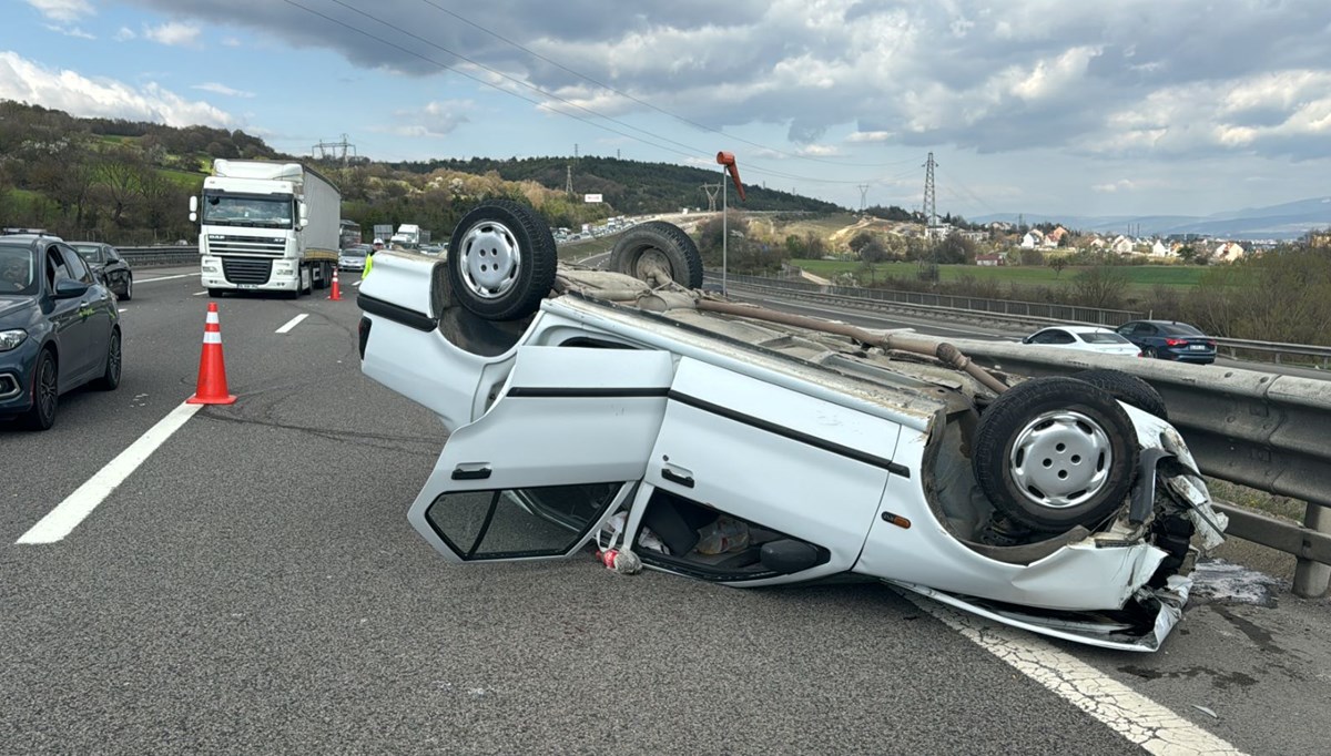 Bolu'da devrilen otomobildeki 2 kişi yaralandı