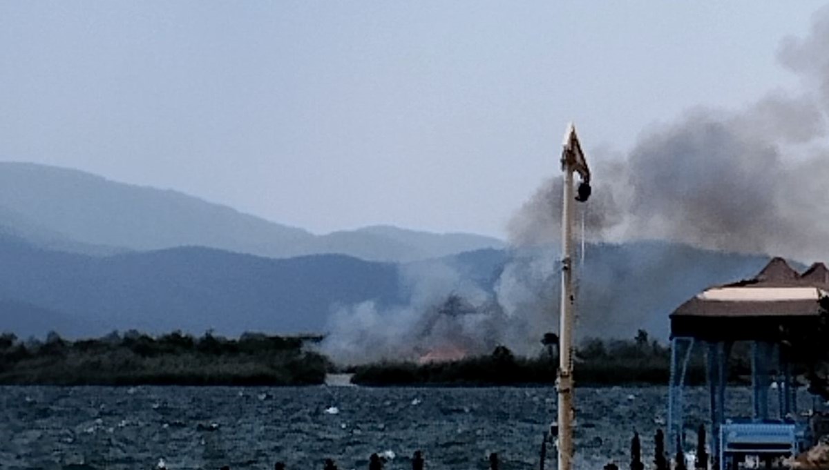 Muğla’daki sazlık yangını söndürüldü Muğla’daki sazlık yangını söndürüldü