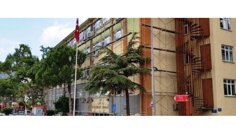 Kaymakamlık binasının tadilatı sırasında iskeleden düşüp öldü