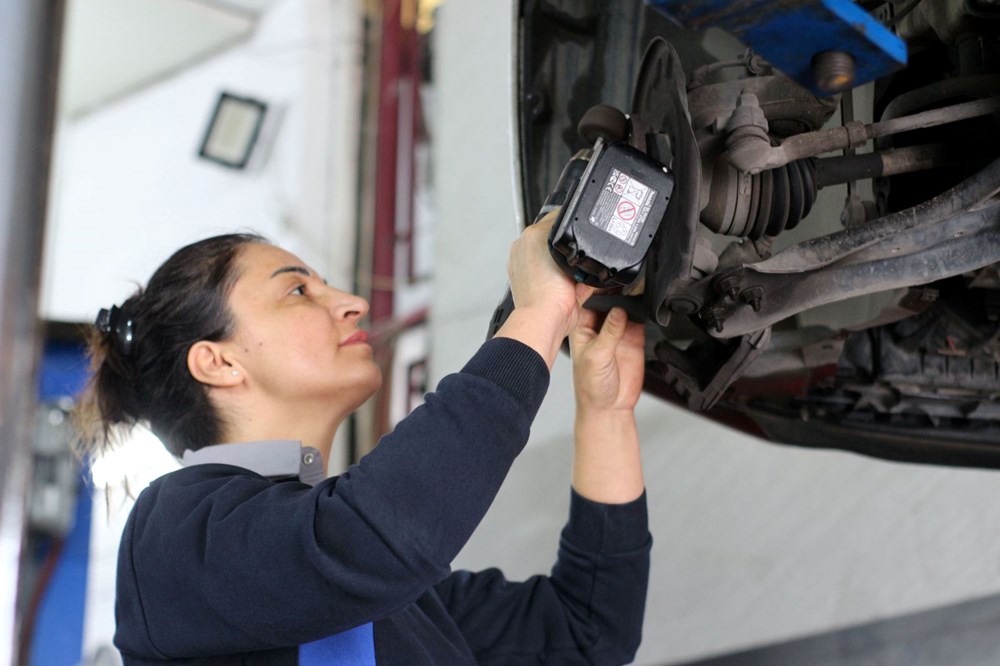 Denizleri Bırakıp Yağlı Ellere: Döndü Kaptan'dan Oto Tamirci Anneye Dönüşüm Hikayesi 77 VPDJnHFvrE2kQ 3 CDntHw