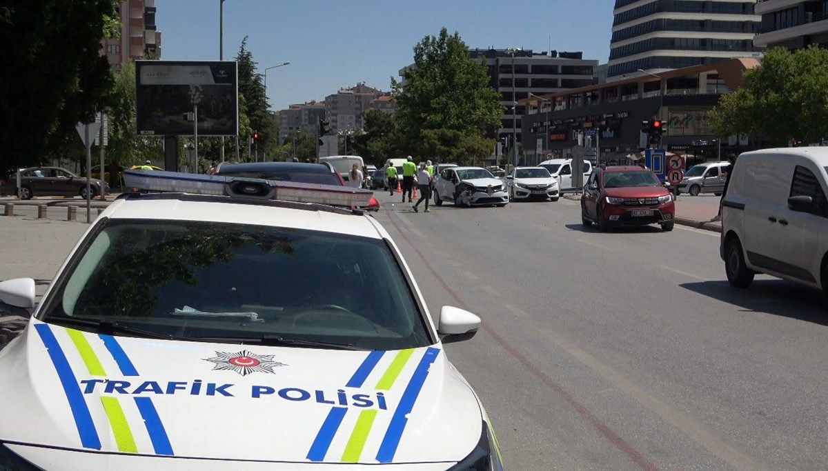 Konya'da hatalı dönüş kazası: 3 yaralı