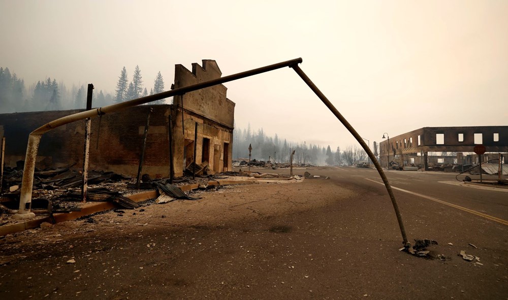 ABD'nin California eyaletindeki yangında bir kasaba yok oldu - 13