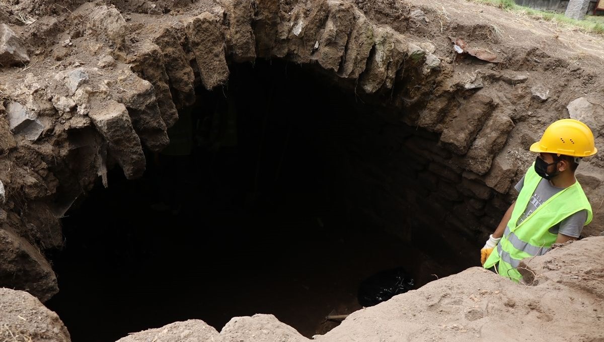 Kayseri'de tarihi mezarlıkta Selçuklu dönemine ait olduğu değerlendirilen mezar odası bulundu
