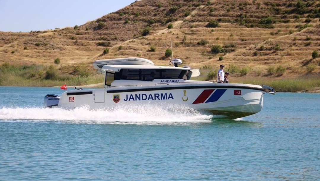 Tekneleri alabora olan balıkçılar kurtarıldı