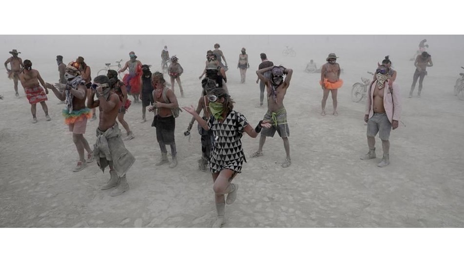 Burning Man'e devasa gölgelik