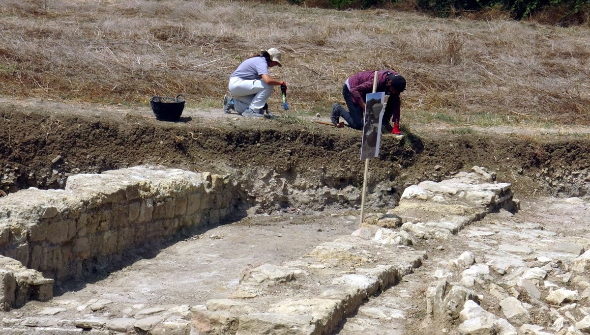 Bathonea Antik Kenti’nde kazılar yeniden başladı Bathonea Antik Kenti’nde kazılar yeniden başladı