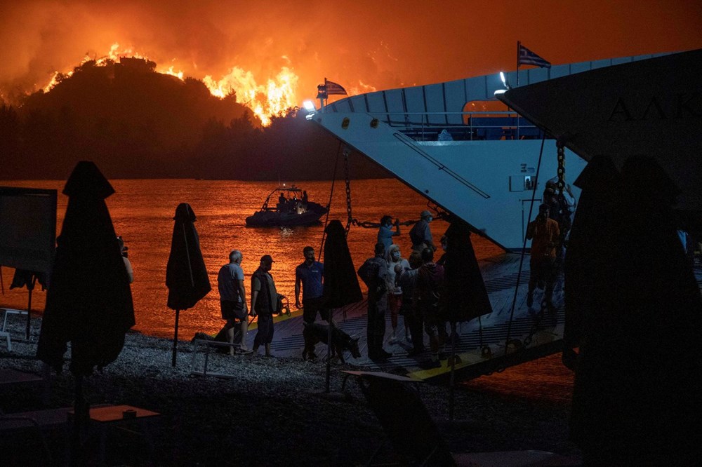 Yunanistan’da yangın felaketinin boyutları ortaya çıktı: 586 yangında 3 kişi öldü, 93 bin 700 hektardan fazla alan yandı - 26